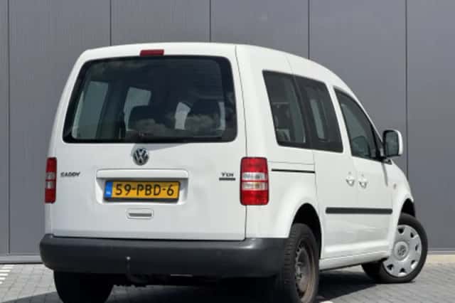 Volkswagen Caddy (2011) thumbnail 2