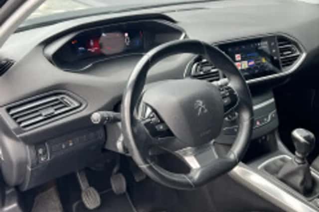 Peugeot 308 (2021) thumbnail 3