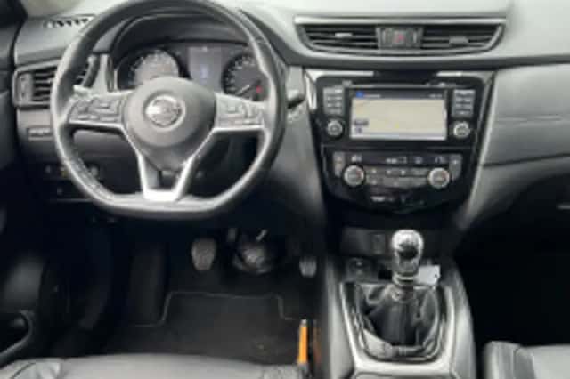 Nissan X-Trail (2017) thumbnail 3