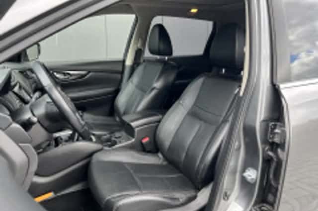 Nissan X-Trail (2017) thumbnail 4