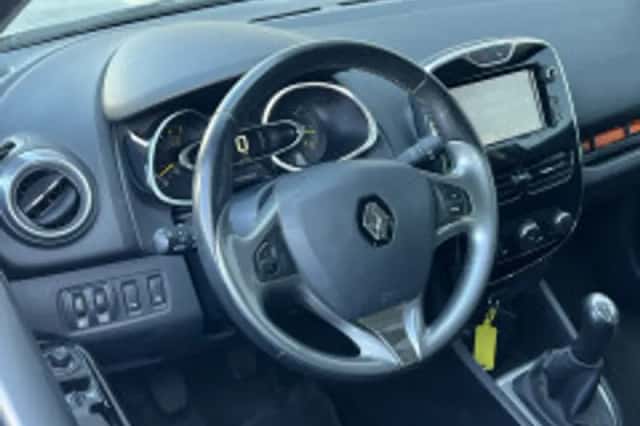 Renault Clio (2015) thumbnail 3