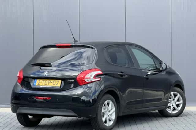 Peugeot 208 (2014) thumbnail 2