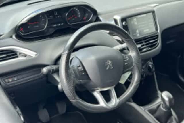 Peugeot 208 (2014) thumbnail 3