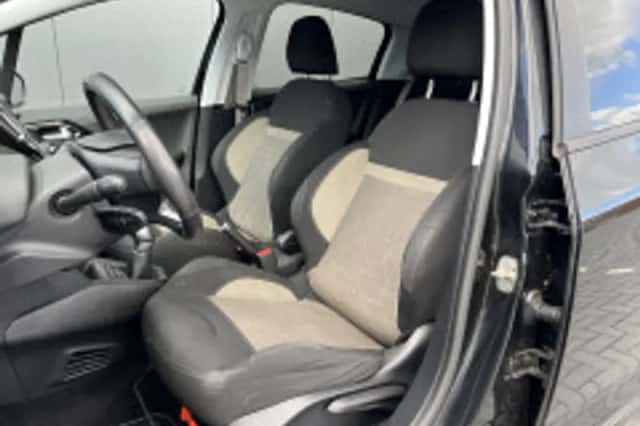 Peugeot 208 (2014) thumbnail 4