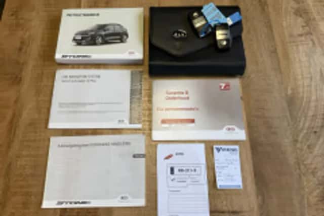 Kia Stonic (2018) thumbnail 6