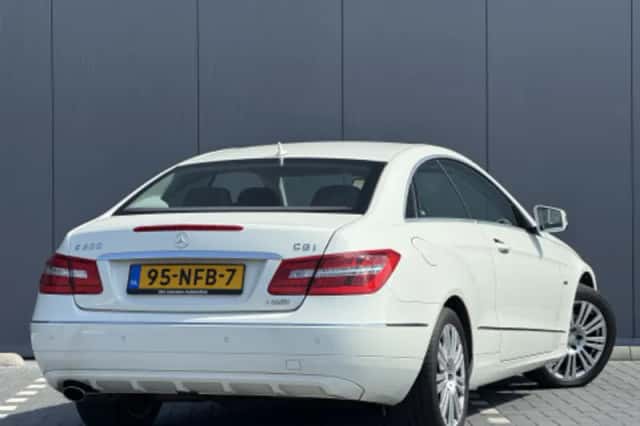 Mercedes-Benz E-Klasse (2010) thumbnail 2