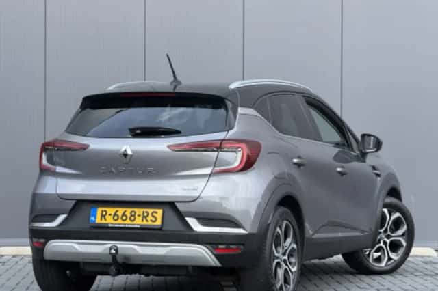 Renault Captur (2021) thumbnail 2