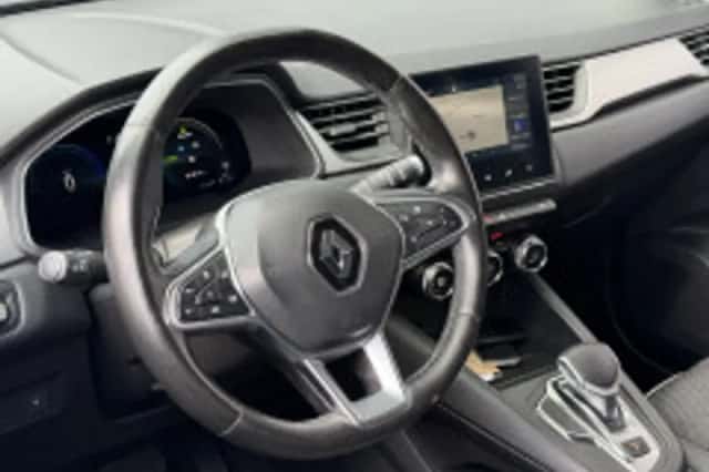 Renault Captur (2021) thumbnail 3