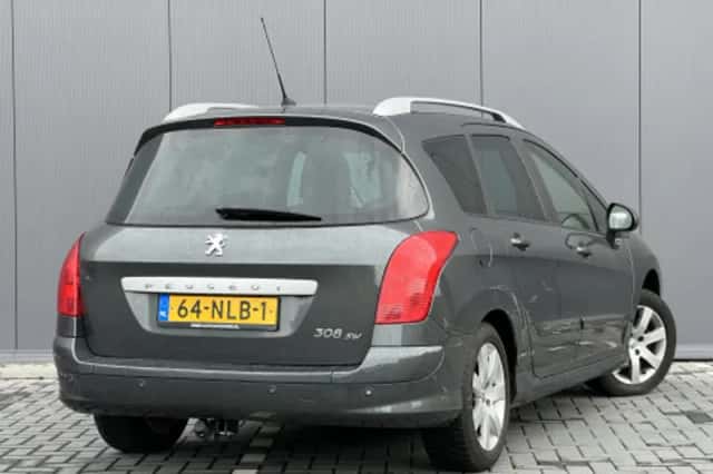 Peugeot 308 (2010) thumbnail 2