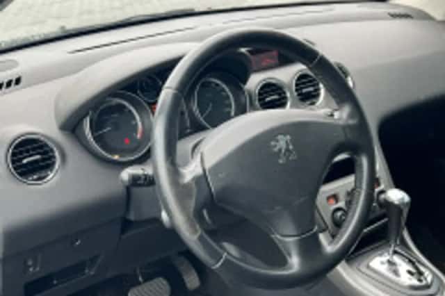 Peugeot 308 (2010) thumbnail 4