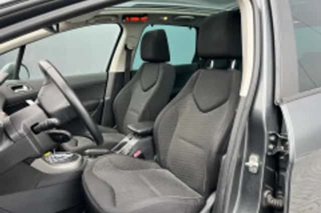 Peugeot 308 (2010) thumbnail 5