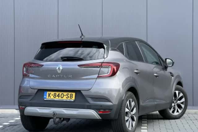 Renault Captur (2020) thumbnail 2