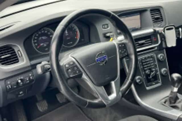 Volvo S60 (2011) thumbnail 4