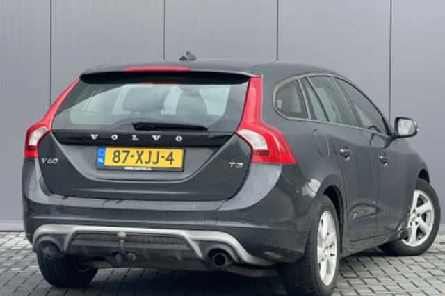 Volvo V60 (2012) thumbnail 2