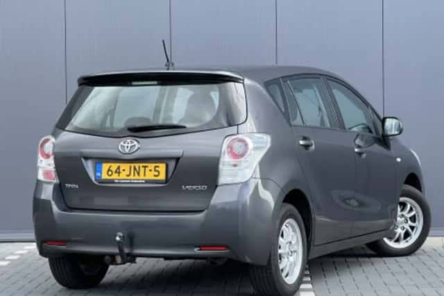 Toyota Verso (2009) thumbnail 2