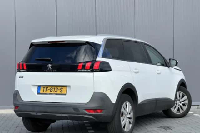 Peugeot 5008 (2018) thumbnail 2