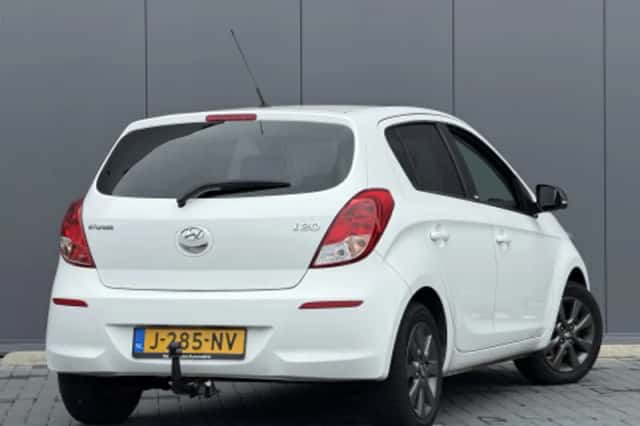 Hyundai i20 (2014) thumbnail 2