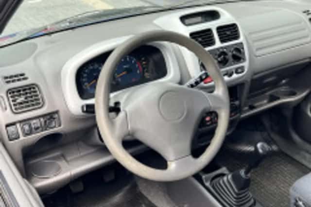 Suzuki Ignis (2002) thumbnail 5