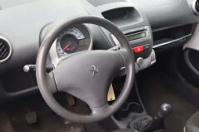 Peugeot 107 (2013) thumbnail 3