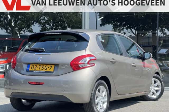 Peugeot 208 (2012) thumbnail 2