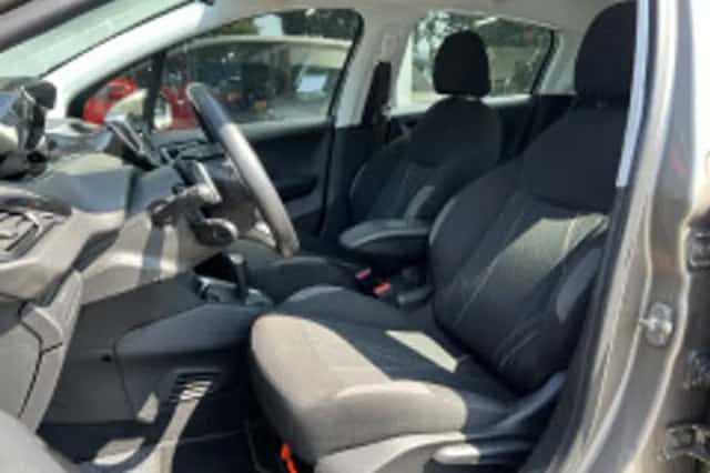 Peugeot 208 (2012) thumbnail 4