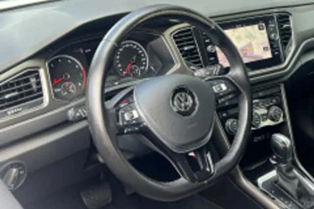 Volkswagen T-Roc (2018) thumbnail 3
