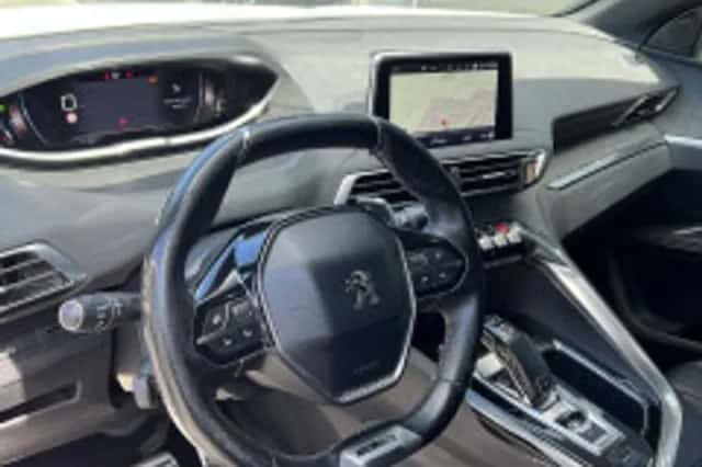 Peugeot 5008 (2017) thumbnail 4