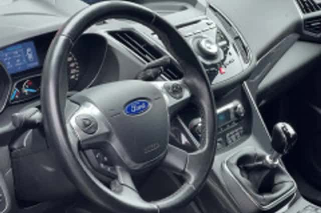 Ford Kuga (2014) thumbnail 4