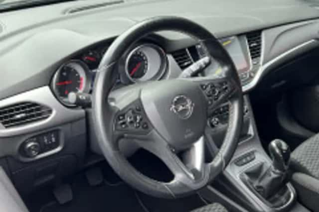 Opel Astra (2016) thumbnail 3