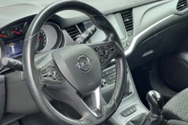 Opel Astra (2016) thumbnail 3