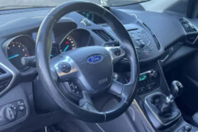 Ford Kuga (2014) thumbnail 4