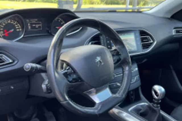 Peugeot 308 (2014) thumbnail 4