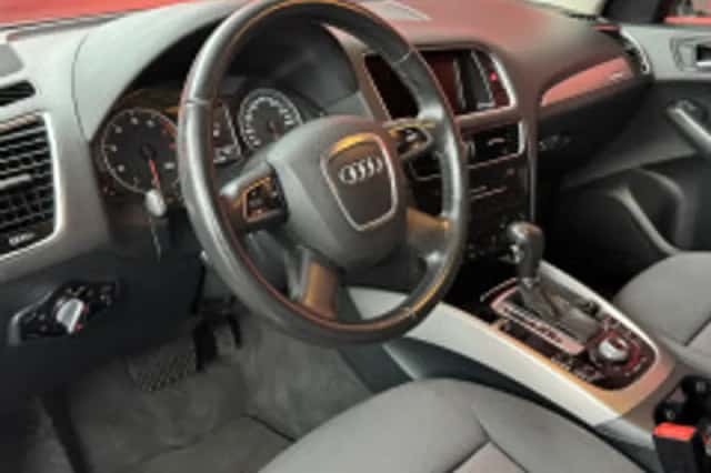 Audi Q5 (2010) thumbnail 3
