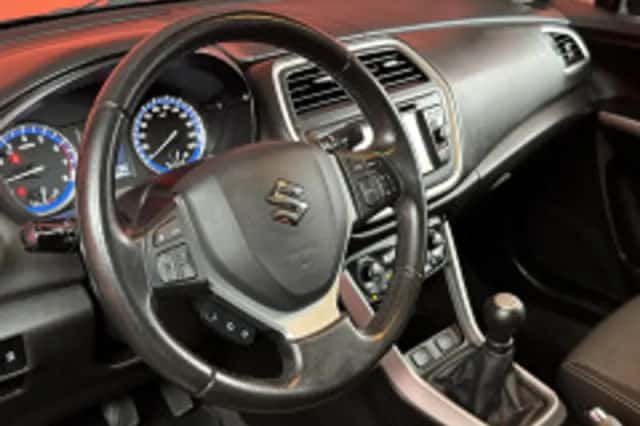 Suzuki S-Cross (2014) thumbnail 3
