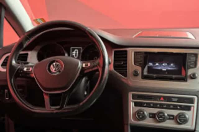 Volkswagen Golf Sportsvan (2014) thumbnail 4