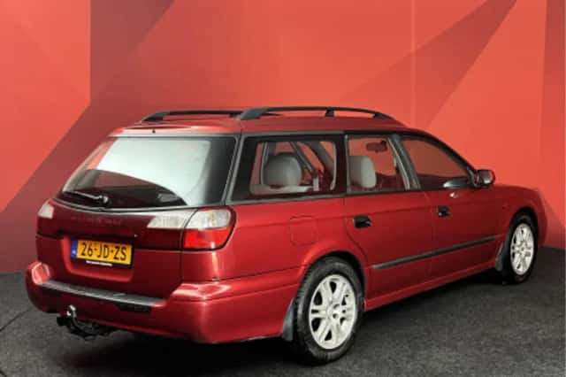 Subaru Legacy (2002) thumbnail 2