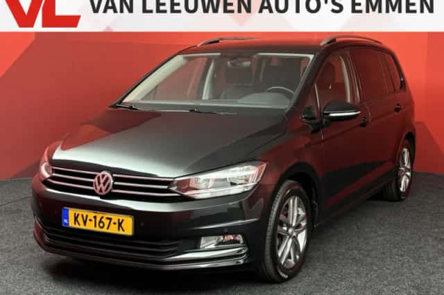 Volkswagen Touran (2016) thumbnail 1