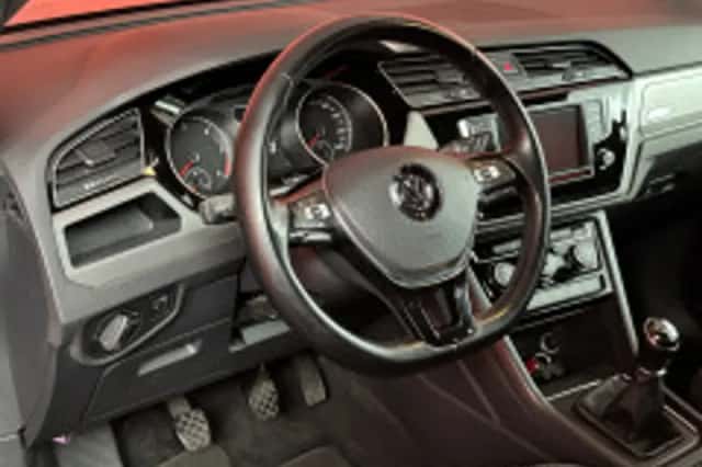 Volkswagen Touran (2016) thumbnail 3