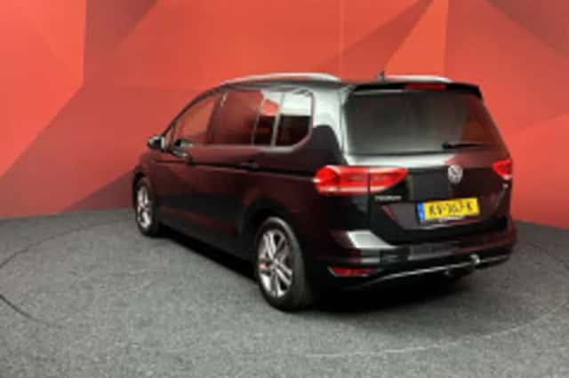 Volkswagen Touran (2016) thumbnail 6