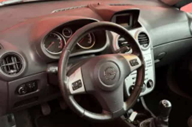 Opel Corsa (2016) thumbnail 3