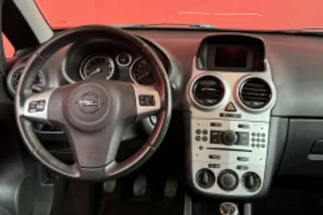 Opel Corsa (2016) thumbnail 4