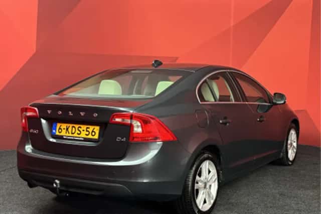 Volvo S60 (2013) thumbnail 2