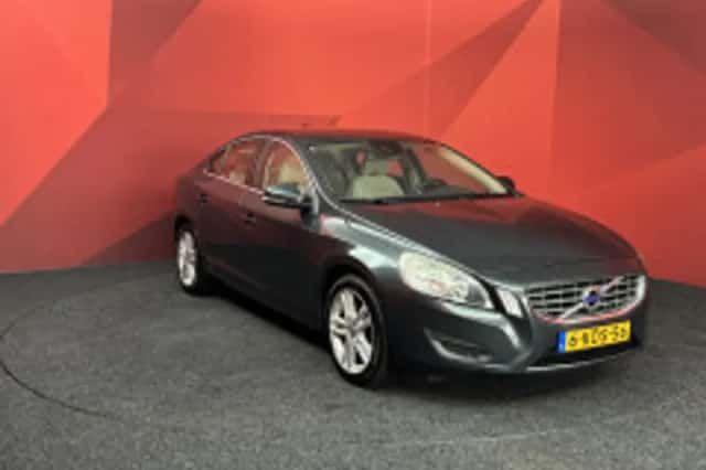 Volvo S60 (2013) thumbnail 5