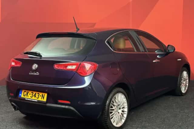 Alfa Romeo Giulietta (2015) thumbnail 2