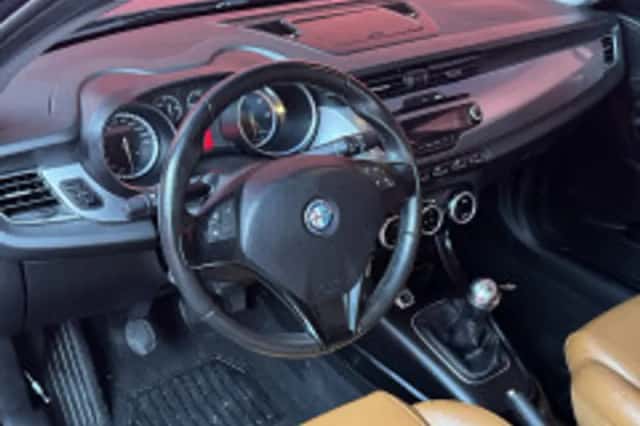 Alfa Romeo Giulietta (2015) thumbnail 3