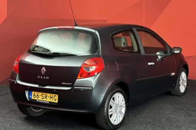Renault Clio (2006) thumbnail 2