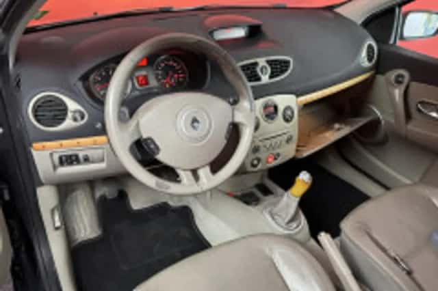 Renault Clio (2006) thumbnail 3