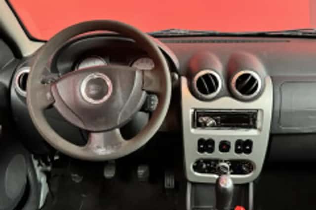 Dacia Sandero (2012) thumbnail 4