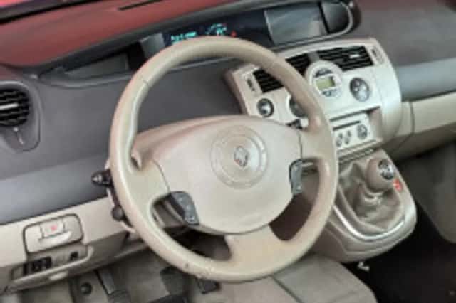 Renault Scénic (2004) thumbnail 3