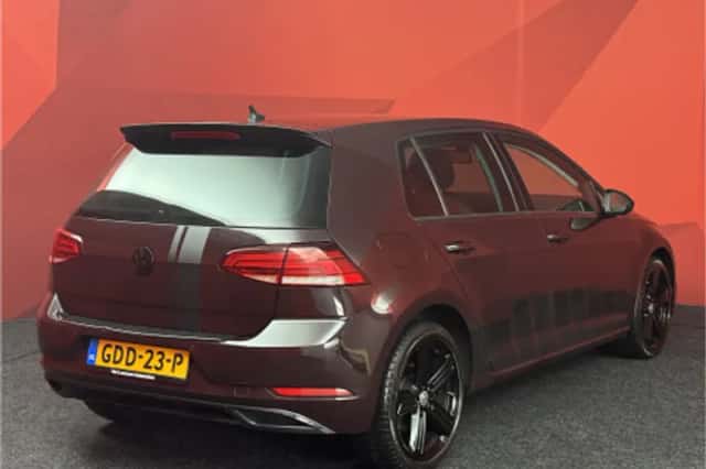 Volkswagen Golf (2024) thumbnail 2